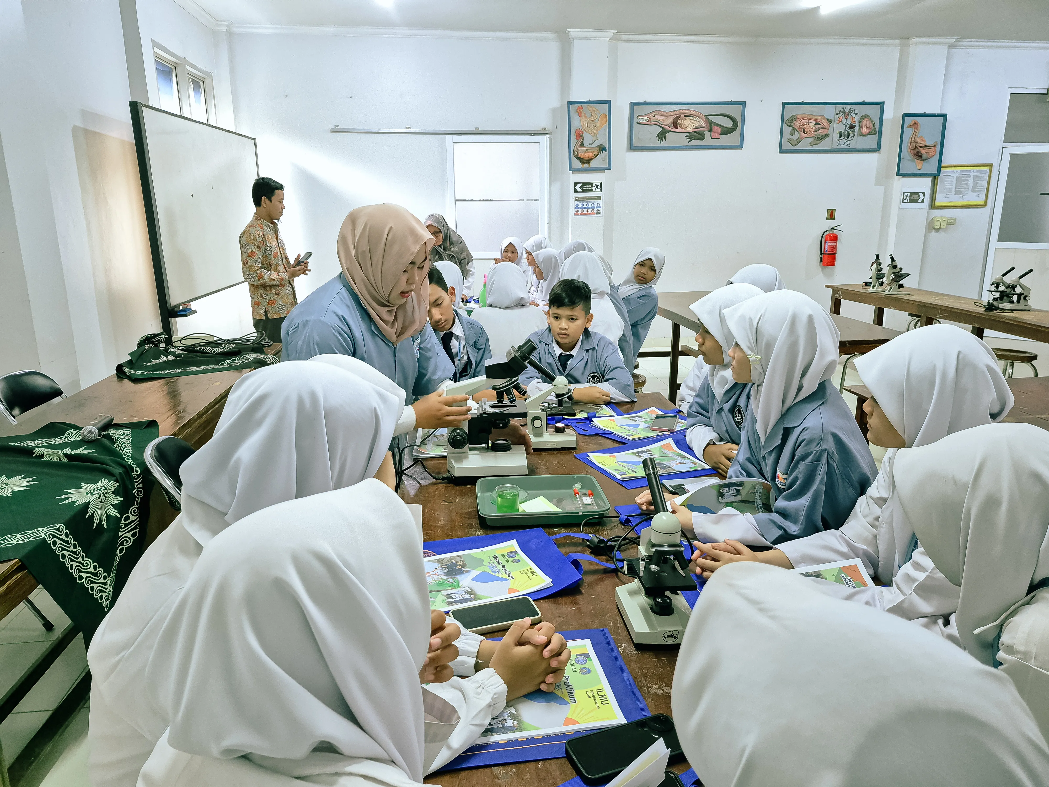 Foto Kegiatan Praktik-UM